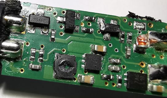 Nahaufnahme einer Leiterplatte mit SMD-Bauteilen