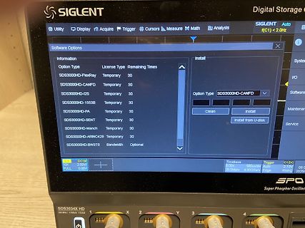 Software-Optionen Menü eines Siglent Oszilloskops