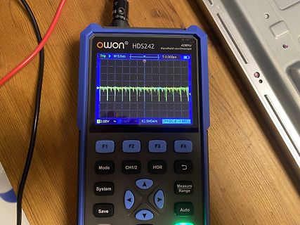 Handheld Oszilloskop mit Signalverlauf