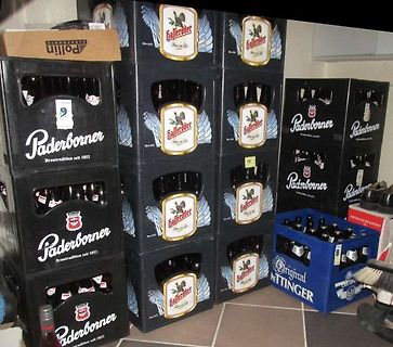 Stapel Paderborner Bierkästen