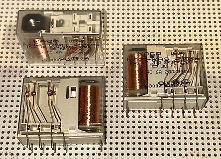 Drei elektromagnetische Relais