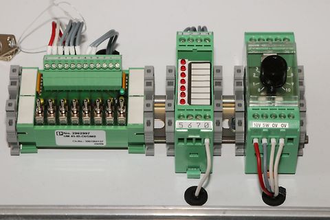 Elektronisches Messmodul mit Anschlussklemmen und Potentiometer