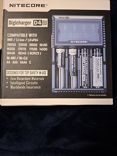 Verpackung eines Nitecore Digicharger D4 EU