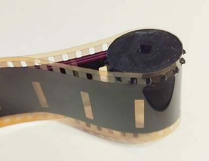 Filmspule mit Filmstreifen