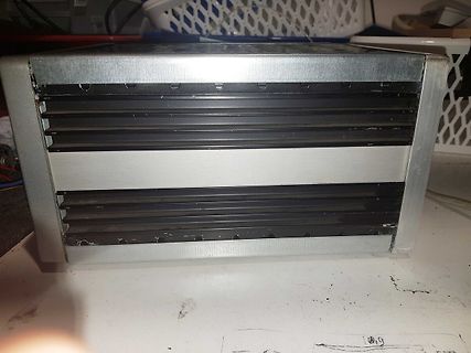 Gehäuse eines elektronischen Geräts mit Lüftungsschlitzen