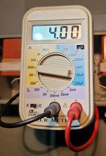 LCR-Meter mit Messwert 4.00