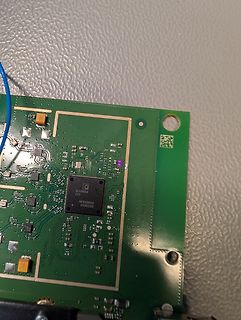 Nahaufnahme einer Leiterplatte mit integriertem Chip