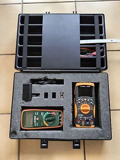 Multimeter und Messleitungen in einem Koffer