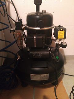 Druckluftkompressor oder Druckbehälter mit Regler