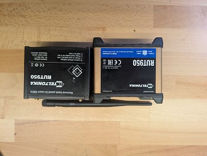 Teltonika RUT950 Router mit Antenne