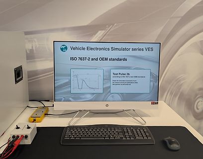 Monitor mit Text über Vehicle Electronics Simulator