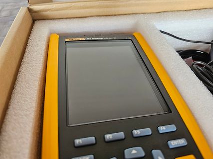 Fluke 125B Industrial Scopemeter in Verpackung