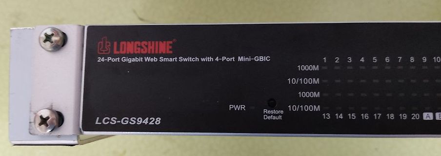 Vorderseite eines Longshine Netzwerk-Switches