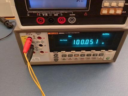 Fluke 8808A Digitalmultimeter mit Messspitzen