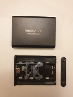 Zerlegtes tragbares SSD-Gehäuse