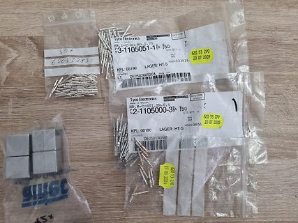 Tyco Electronics Bauteile in Plastikbeuteln