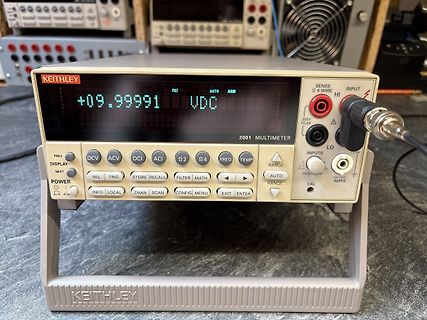 Keithley 2001 Multimeter mit Messwert