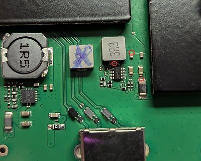 Nahaufnahme einer Leiterplatte mit elektronischen Bauteilen