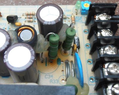 Nahaufnahme einer Leiterplatte mit elektronischen Bauteilen