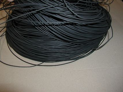 Bündel schwarzer Kabel