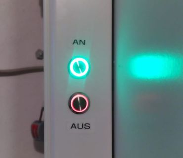 Nahaufnahme eines Schalters mit Leuchtdioden