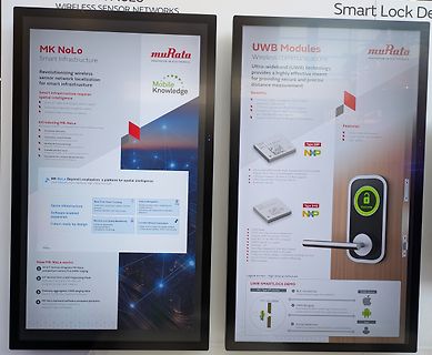 Foto von zwei Informationsdisplays zu Murata UWB Modulen