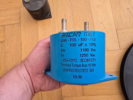 Blauer Kondensator von EICAR ITALY