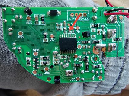 Foto einer bestückten Leiterplatte mit Mikrocontroller