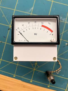 Analoges VU-Meter mit Zeigeranzeige