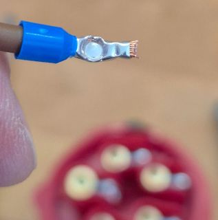Ader mit crimpterminiertem Flachstecker