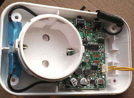 Innenansicht eines elektronischen Geräts mit Leiterplatte