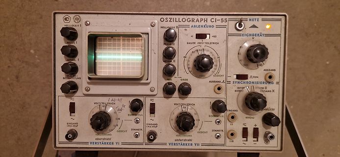 Altes analoges Oszilloskop OSZILLOGRAPH CI-55
