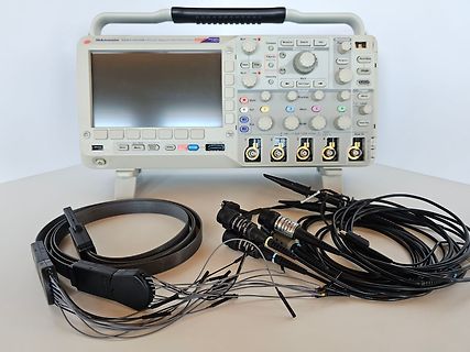 Tektronix MSO 2024B Mischsignal-Oszilloskop mit Tastköpfen