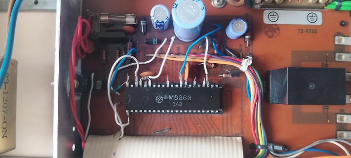 Innenansicht einer Leiterplatte mit LM8363 IC