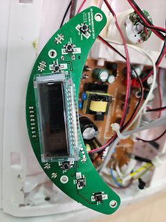 Foto einer Leiterplatte mit LCD-Display und Tasten