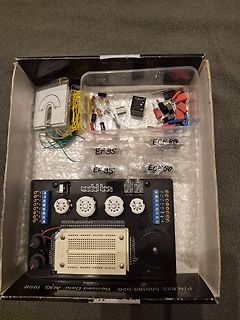 Elektronik-Bausatz in einer Box
