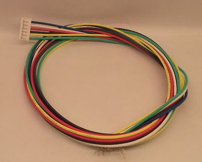 Buntes Flachbandkabel mit Steckern
