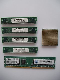 Vier RAM-Module und ein CPU-Sockel