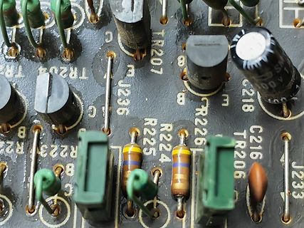 Nahaufnahme einer Leiterplatte mit elektronischen Bauteilen