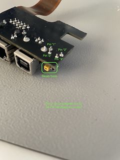 Leiterplatte mit USB-Anschlüssen und Reset-Taste
