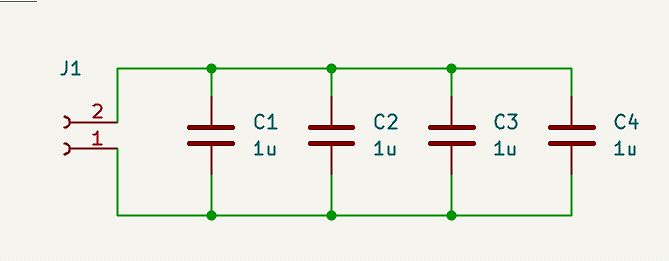 Schaltplan mit vier parallel geschalteten Kondensatoren
