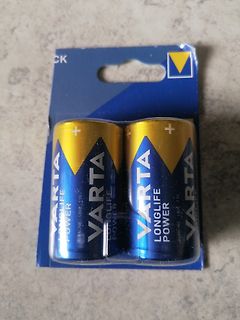 Zwei Varta Longlife Power Batterien in Verpackung