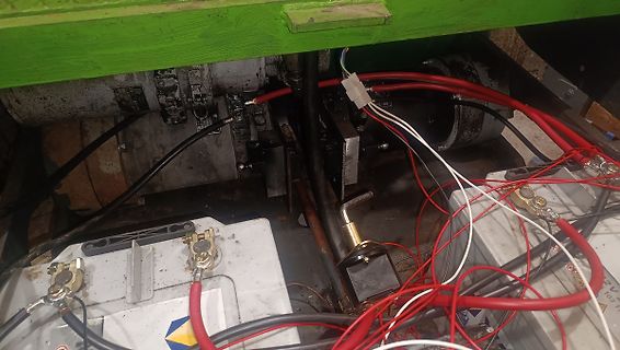 Verkabelung von Batterien und elektrischen Komponenten