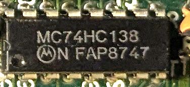 Nahaufnahme eines integrierten Schaltkreises MC74HC138