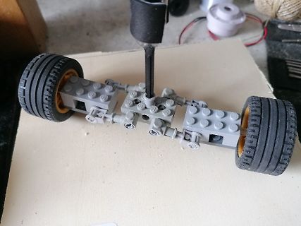 Modell eines Fahrgestells aus Lego-Technic-Elementen