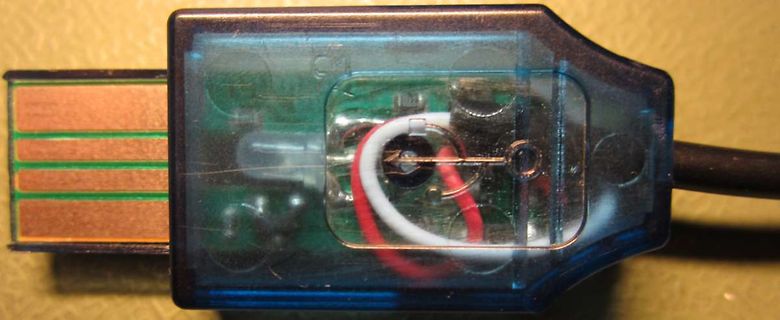 Transparentes Gehäuse eines USB-Steckers mit Innenleben