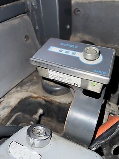 Elektronikmodul Garos auf Metalluntergrund