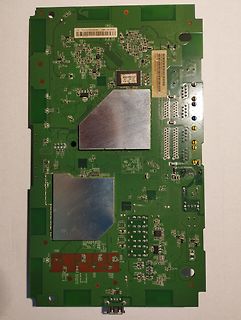 Foto einer grünen Leiterplatte mit Metallabdeckungen