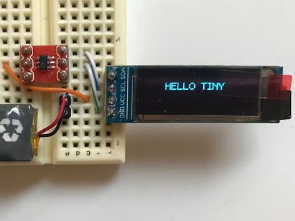 Aufbau mit Breadboard, OLED-Display und Batterie