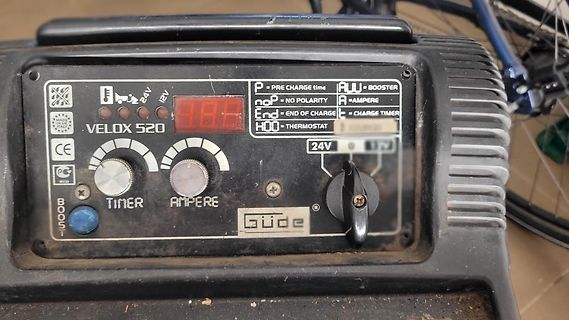 Bedienfeld eines Velox 520 Ladegeräts